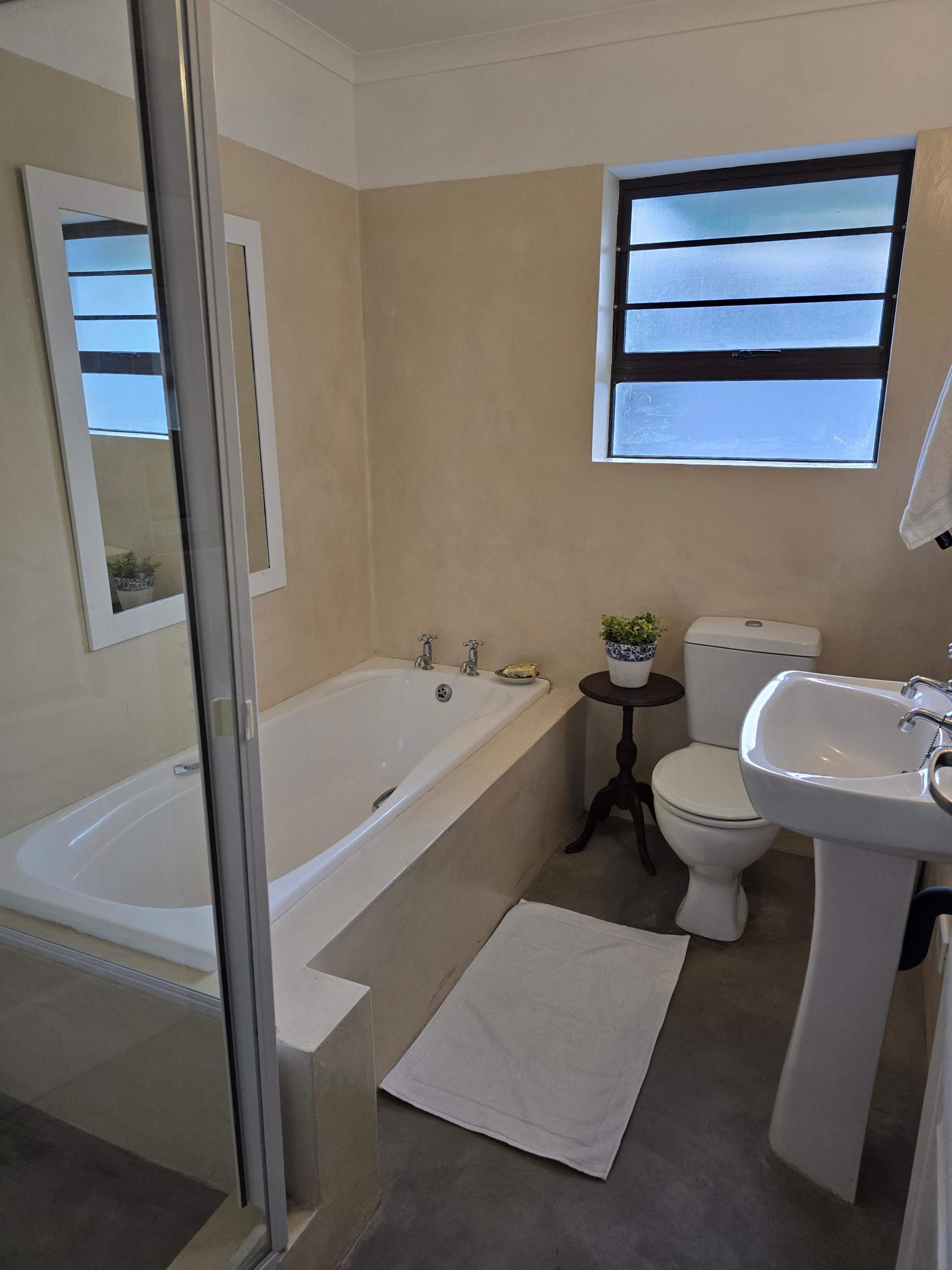 Mac House Bathrooms (1)