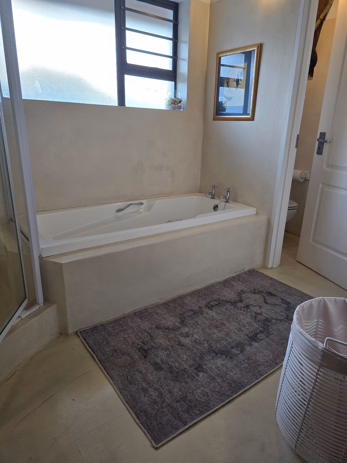 Mac House Bathrooms (1)