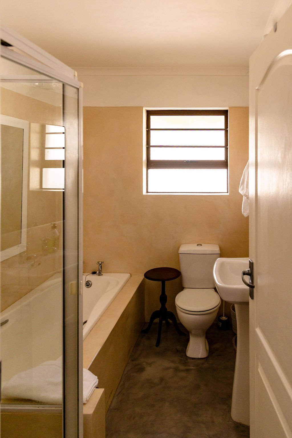 Mac House Bathrooms (6)
