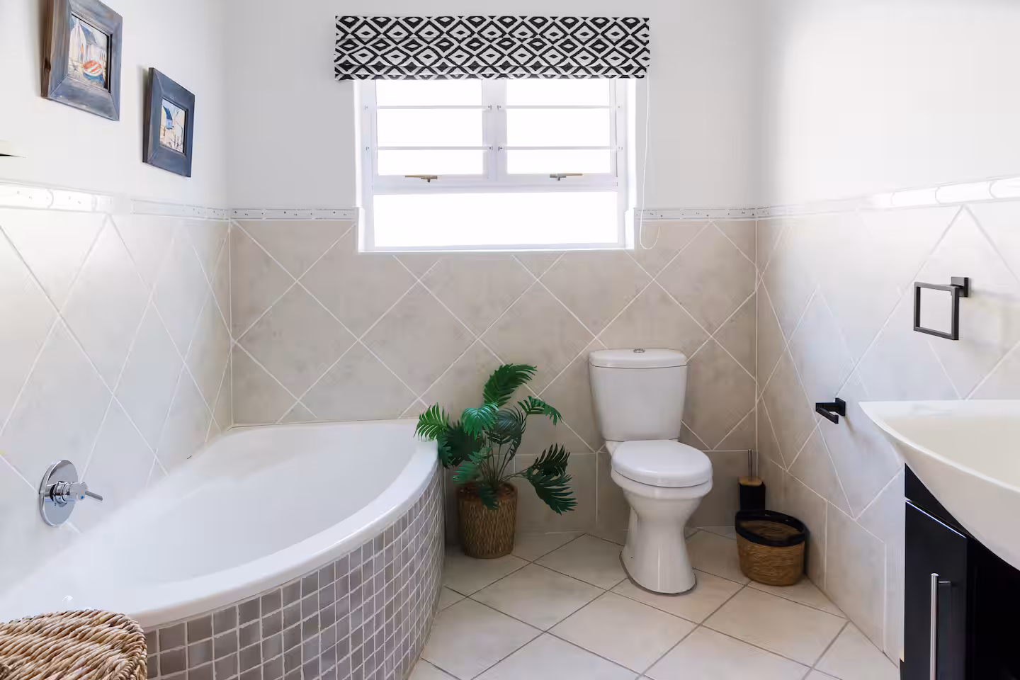 Family home by the sea (13)